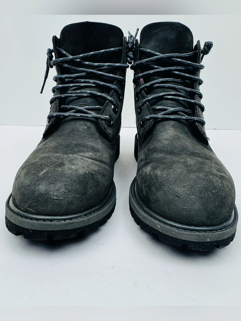 Timberland Kid's Waterproof Boots. Non marking sole. Lace-up design. Size 4.5.